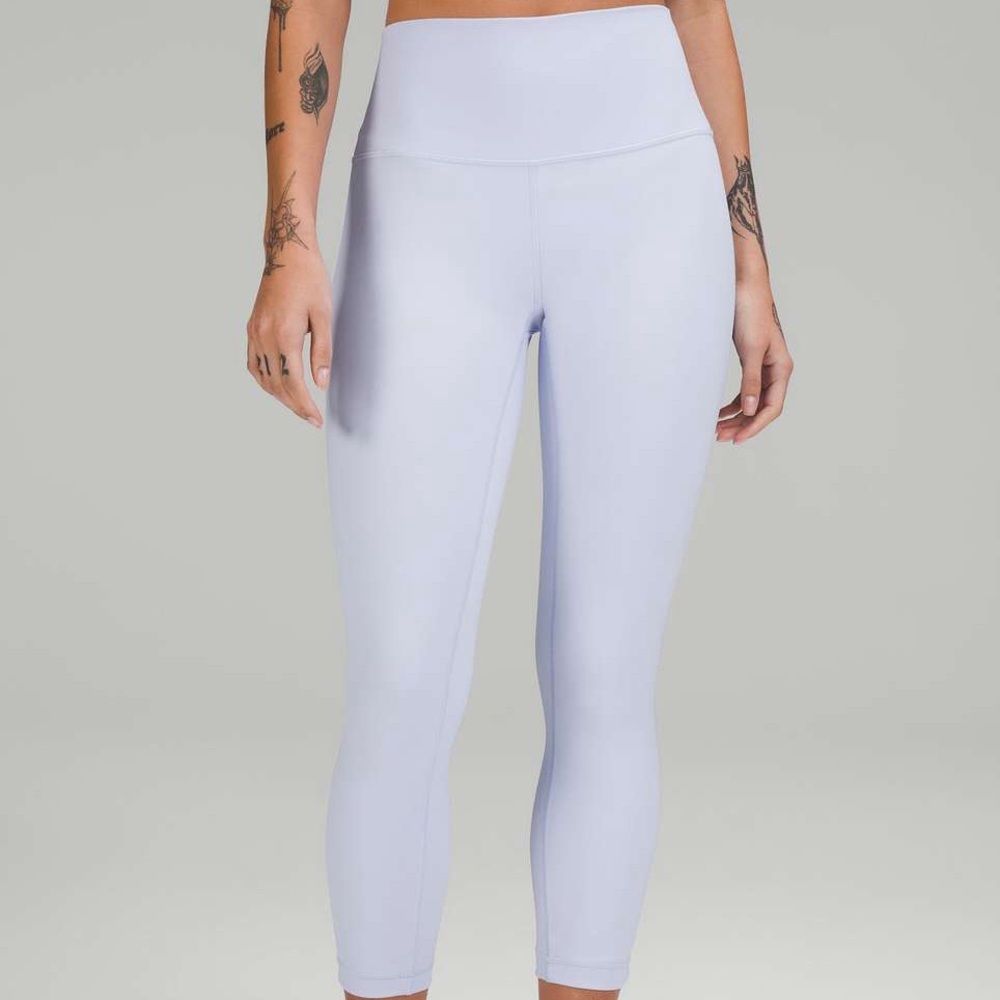 Like new Lululemon Wunder Under High-Rise Crop-pastel blue